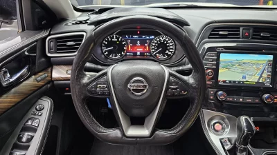 Nissan MAXIMA