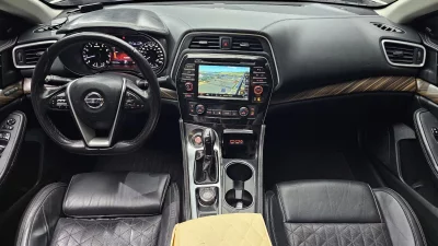 Nissan MAXIMA