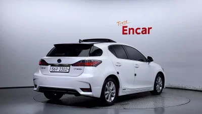 Lexus CT200h