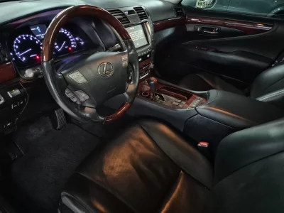 Lexus LS