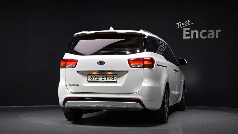 Kia Carnival