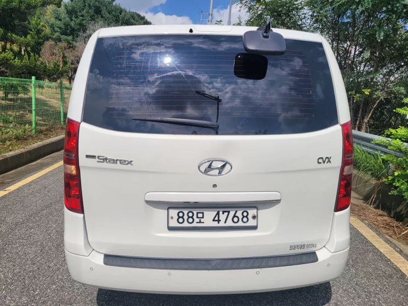 Hyundai Starex