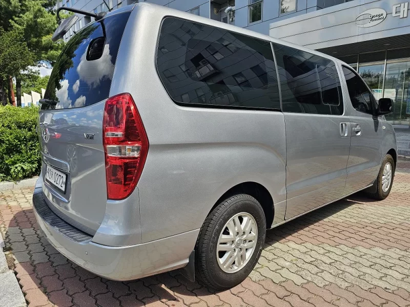 Hyundai Starex