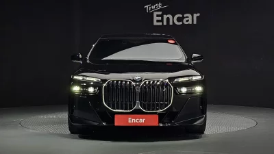 BMW i7