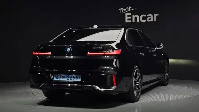 BMW i7