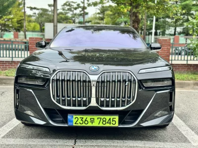BMW i7