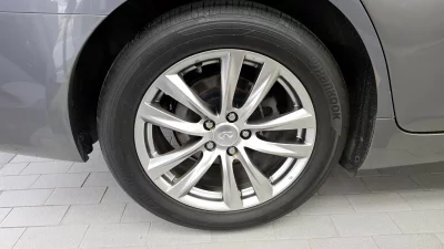 Infiniti Q70