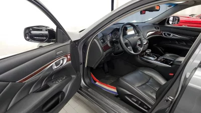 Infiniti Q70