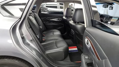 Infiniti Q70
