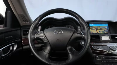 Infiniti Q70