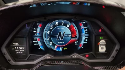 Lamborghini AVENTADOR