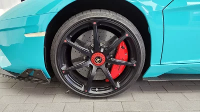 Lamborghini AVENTADOR