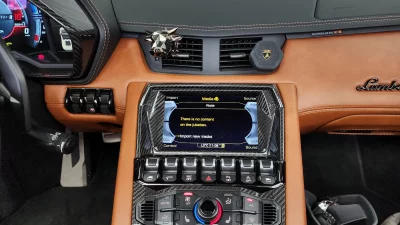 Lamborghini AVENTADOR