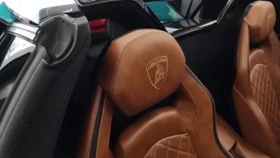 Lamborghini AVENTADOR