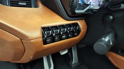 Lamborghini AVENTADOR