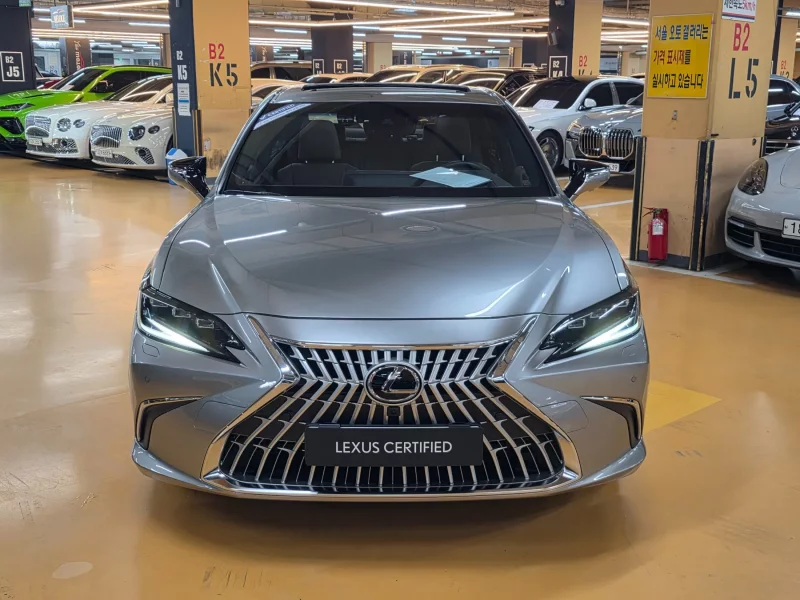 Lexus ES