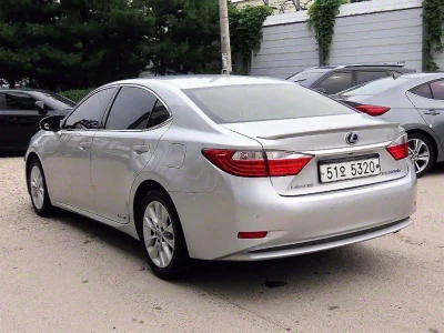 Lexus ES