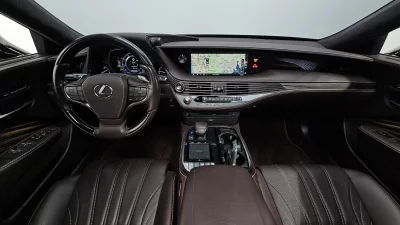 Lexus LS