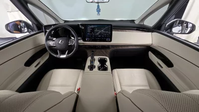 Lexus LM