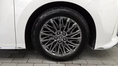 Lexus LM