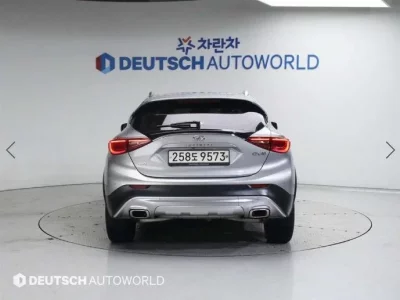 Infiniti QX30