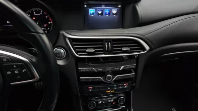 Infiniti Q30