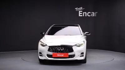 Infiniti Q30