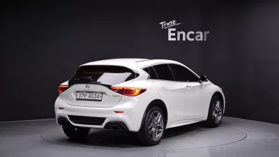 Infiniti Q30