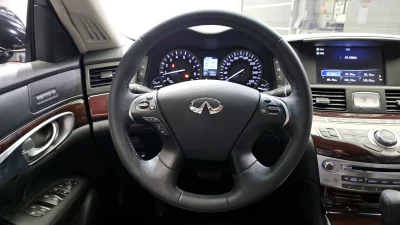 Infiniti Q70