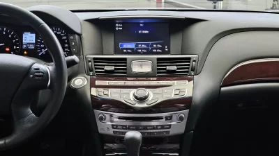 Infiniti Q70
