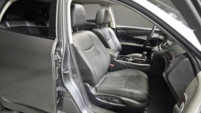 Infiniti Q70