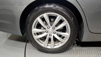 Infiniti Q70