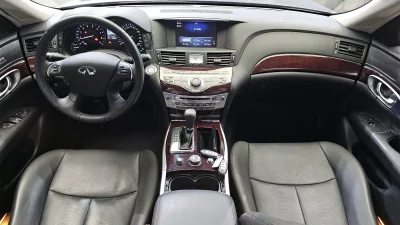 Infiniti Q70