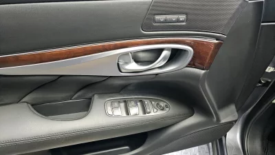 Infiniti Q70