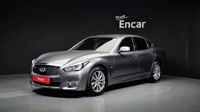 Infiniti Q70