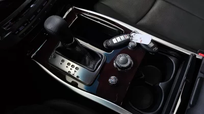 Infiniti Q70