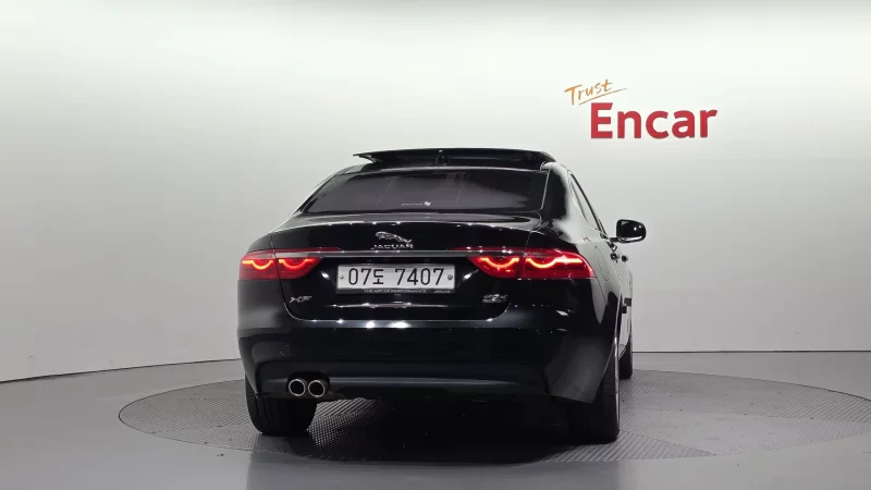 Jaguar XF