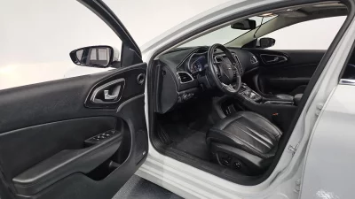Chrysler 200