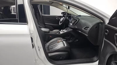 Chrysler 200