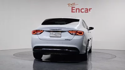 Chrysler 200