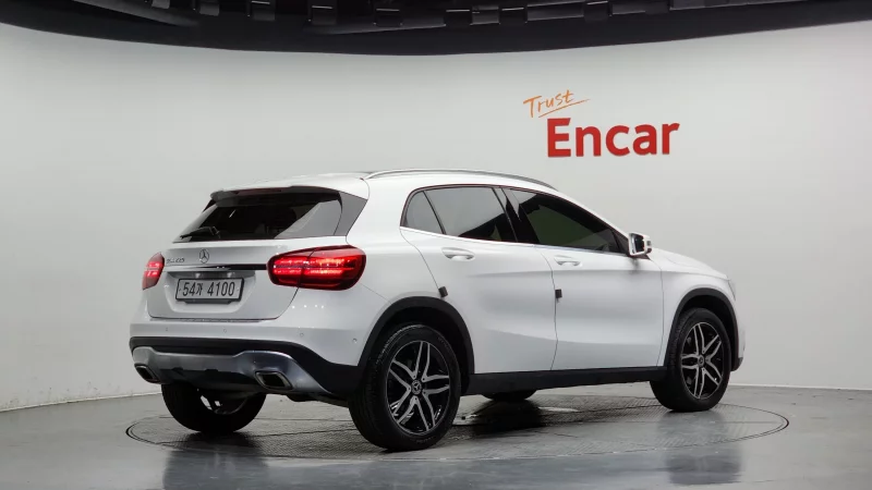 Mercedes-Benz GLA-Class