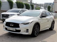 Infiniti Q30