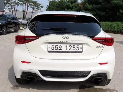Infiniti Q30
