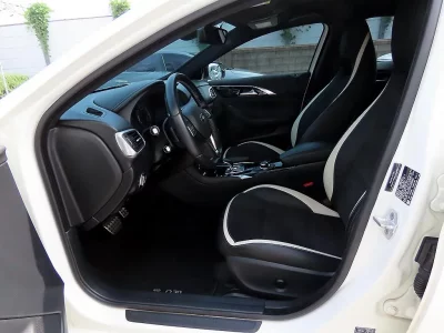 Infiniti Q30