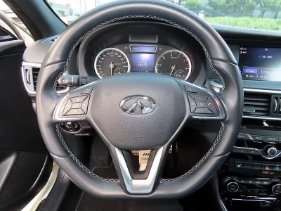 Infiniti Q30