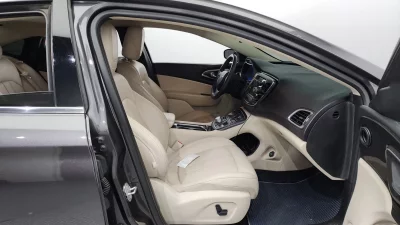 Chrysler 200