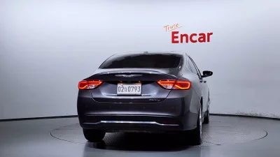 Chrysler 200
