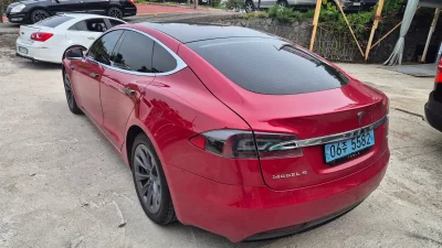 Tesla MODEL S