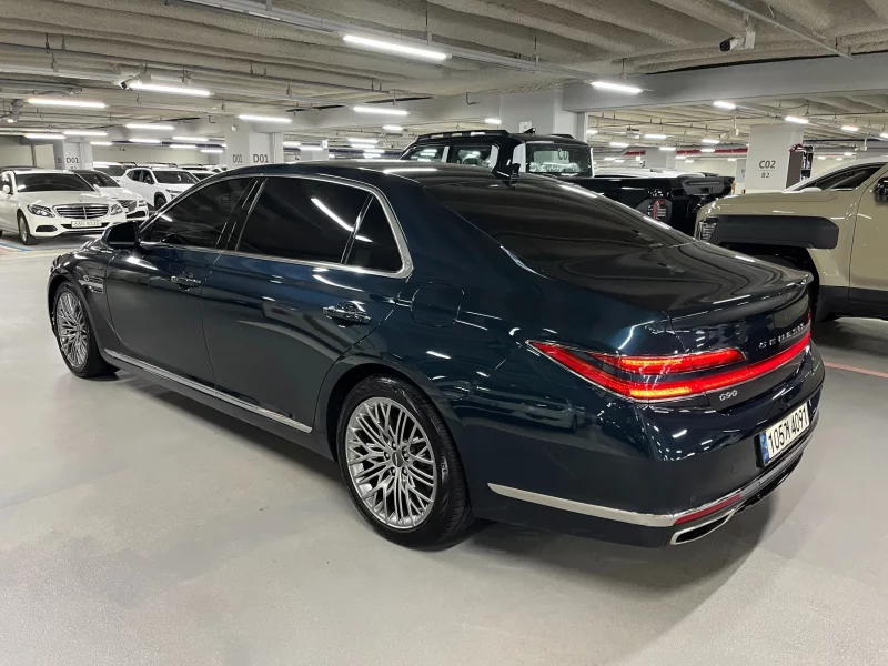 Genesis G90