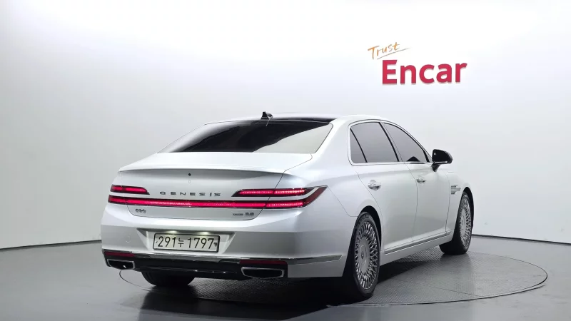 Genesis G90